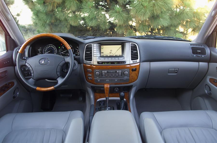  Lexus LX470 2003 года  (фото 15 из 26)